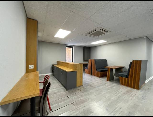 419M² OFFICE TO LET IN BRYANSTON